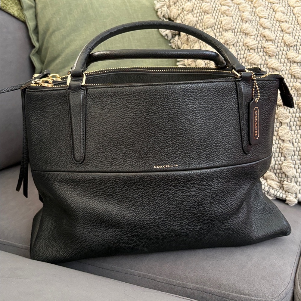 Coach borough bag comes with long strap